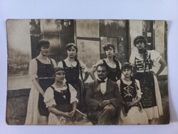 Antik fotó Magyar népviseletes színjátszó csoport Budagyöngyében magyar csárdást jártak 1921