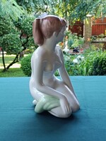 Retro aquincumi térdelő NŐI AKT zöld kendővel porcelánfigura
