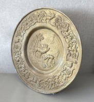 Vintage ón falitányér – Erdei szarvasos dombormű (31 cm, 1020 g)
