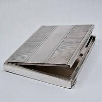 Art Deco 800-as ezüst cigarettatárca, agárfejes fémjellel és AG mesterjeggyel, 99,6 g