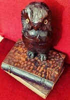 Bookend.