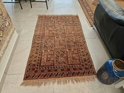 Antikizált beluch 96x157 cm kézi csomózású gyapjú perzsa szőnyeg MZ521