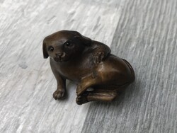 Japán faragott fa netsuke kutya