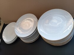 Arany szélű fehér, bordás lapos Bavaria porcelán vegyes tányérok darabra