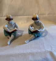 Hollóházi porcelán olvasó, kalapos fiú figura