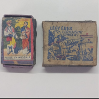 2 db gyufásdoboz egyben (1900-as évek eleji osztrák fa doboz + 1950-es évekbeli retró propaganda)