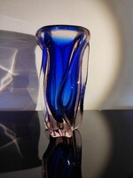 Bohemia Art Glass – Mid-Century Sommerso váza, kobaltkék és rózsaszín, 26 cm – Josef Hospodka