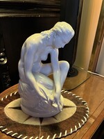 Kisfaludi Strobl Zsigmond fehér porcelán kisplasztika