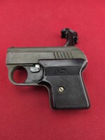 Starter pistol without magazine