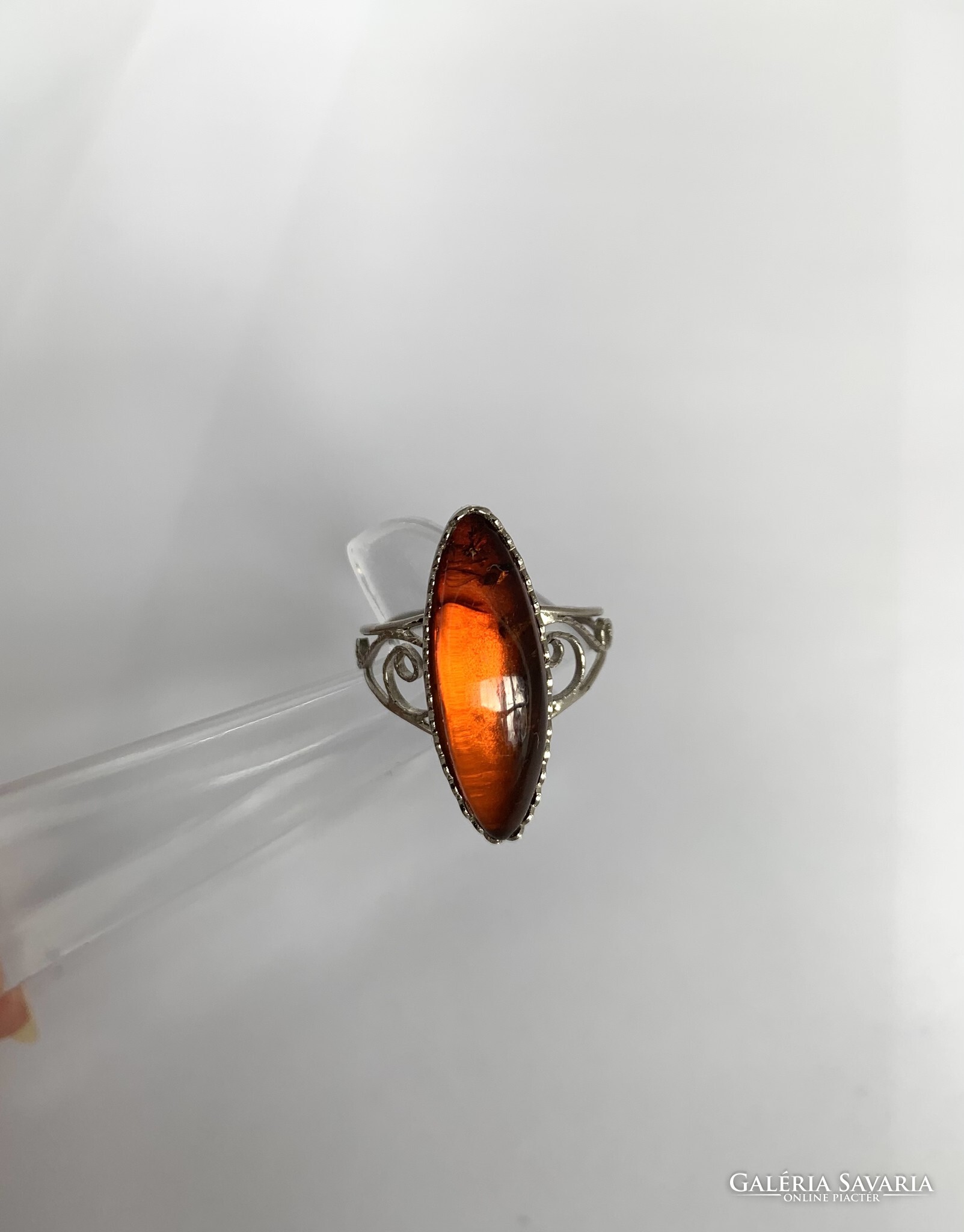 Vintage silver plated amber stone ring measured in diameter: 19 mm