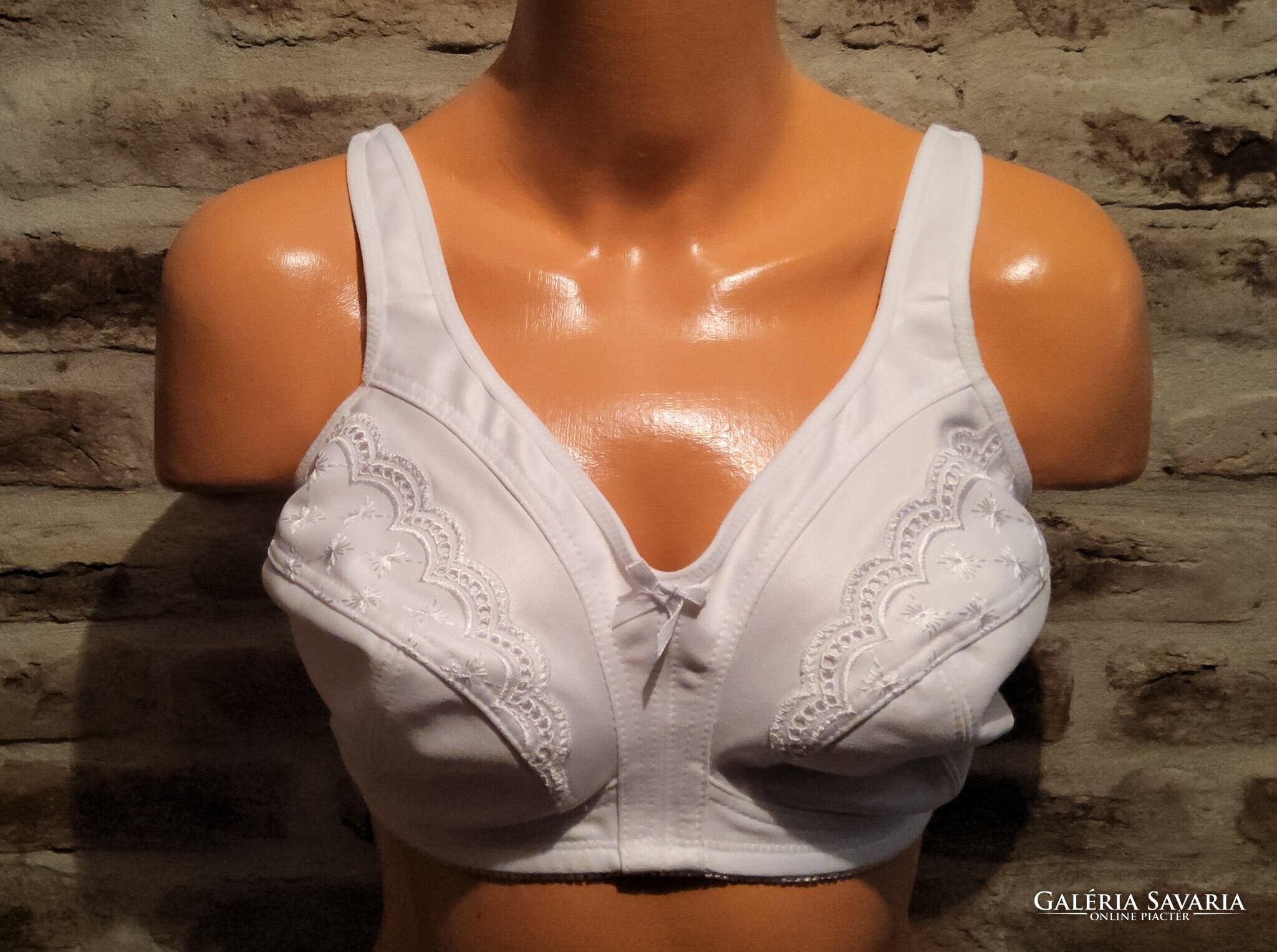 White bra without underwire 85e - Wardrobe  Galeria Savaria online  marketplace - Buy or sell on a reliable, quality online platform!