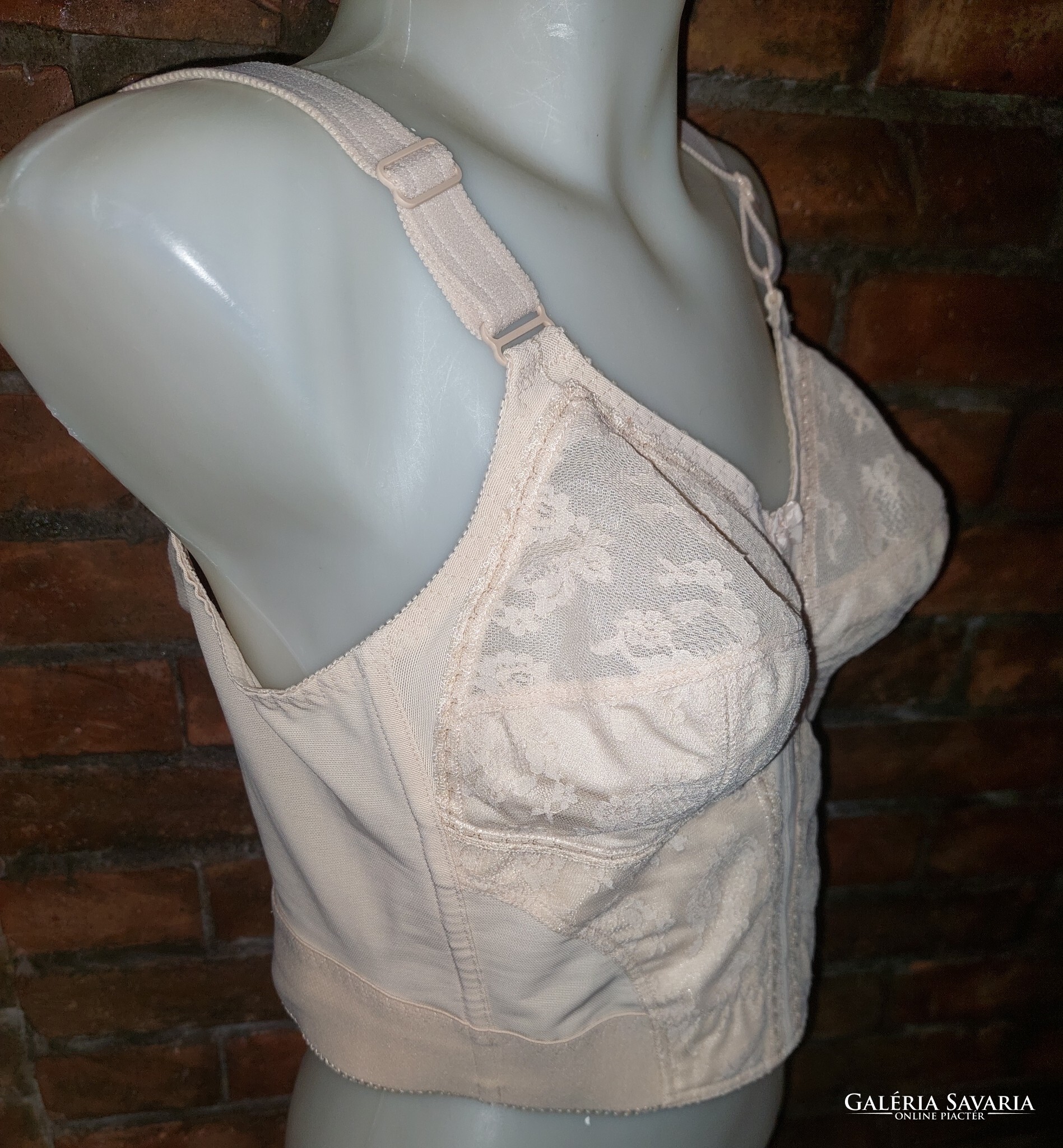 White lace bra 95/d - Wardrobe  Galeria Savaria online marketplace - Buy  or sell on a reliable, quality online platform!