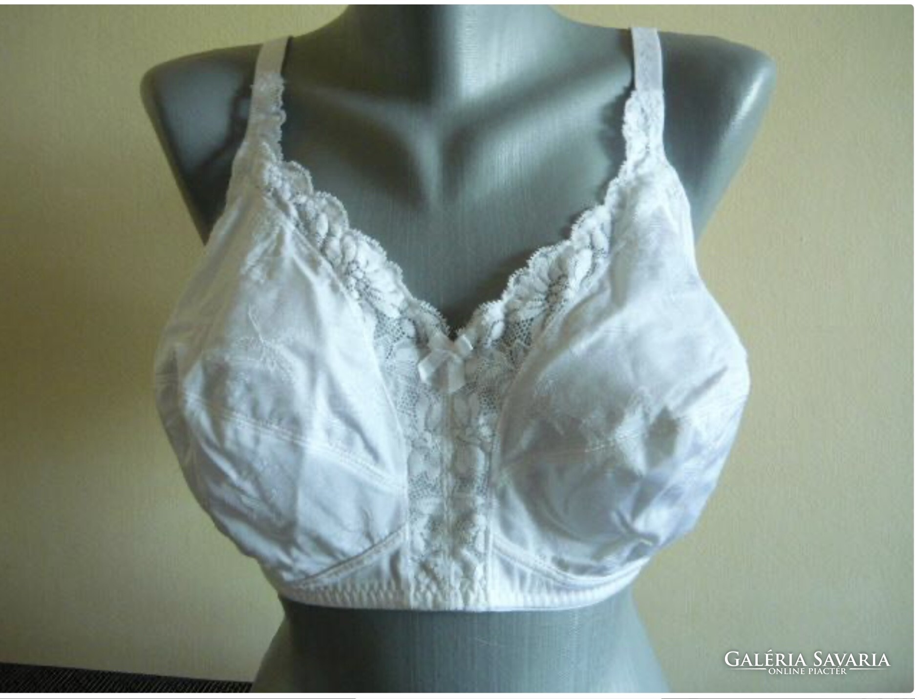 White lace bra 95/d - Wardrobe  Galeria Savaria online marketplace - Buy  or sell on a reliable, quality online platform!
