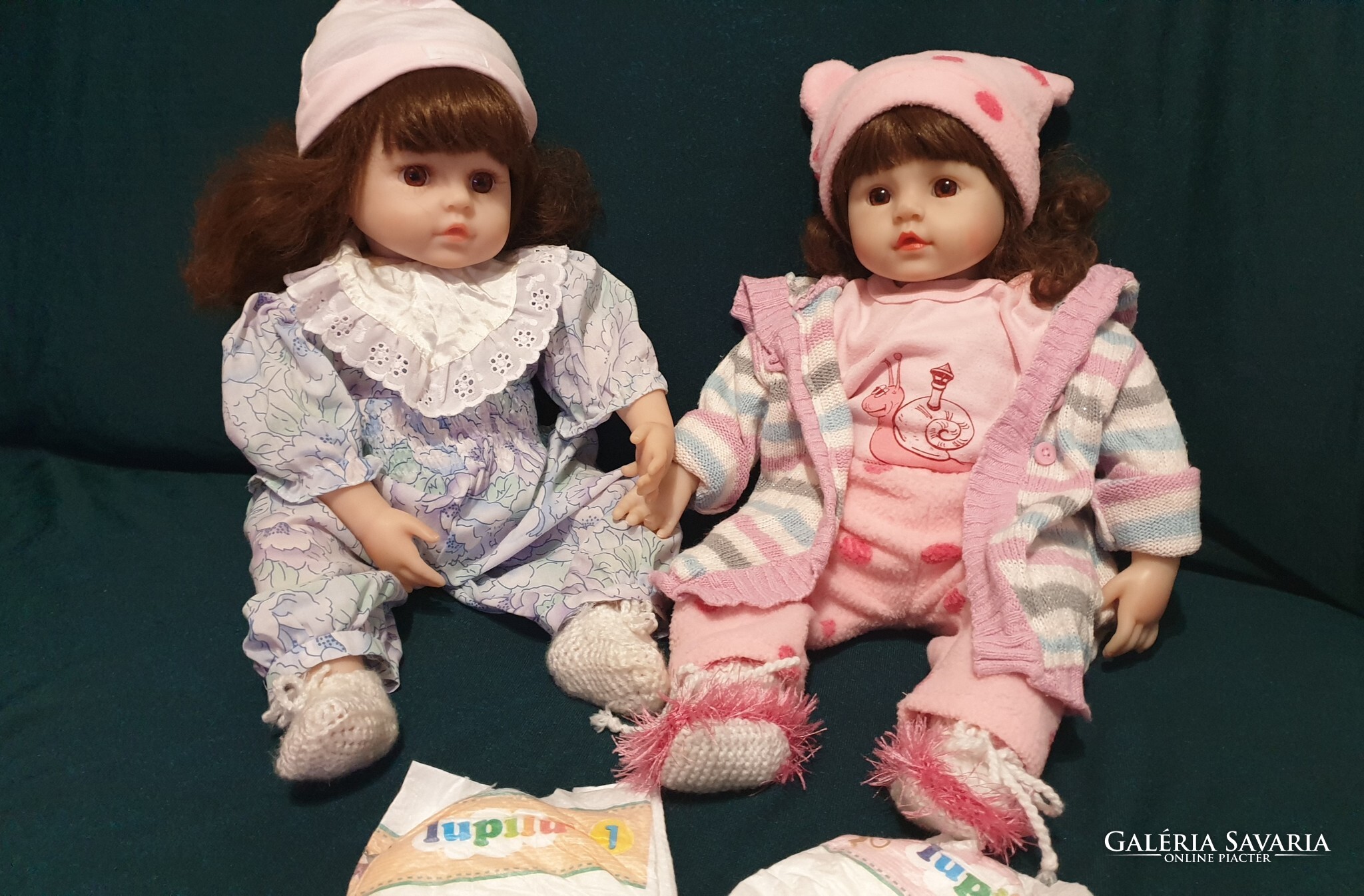 Egyben eladó db élethű reborn jellegű baba, játékbaba