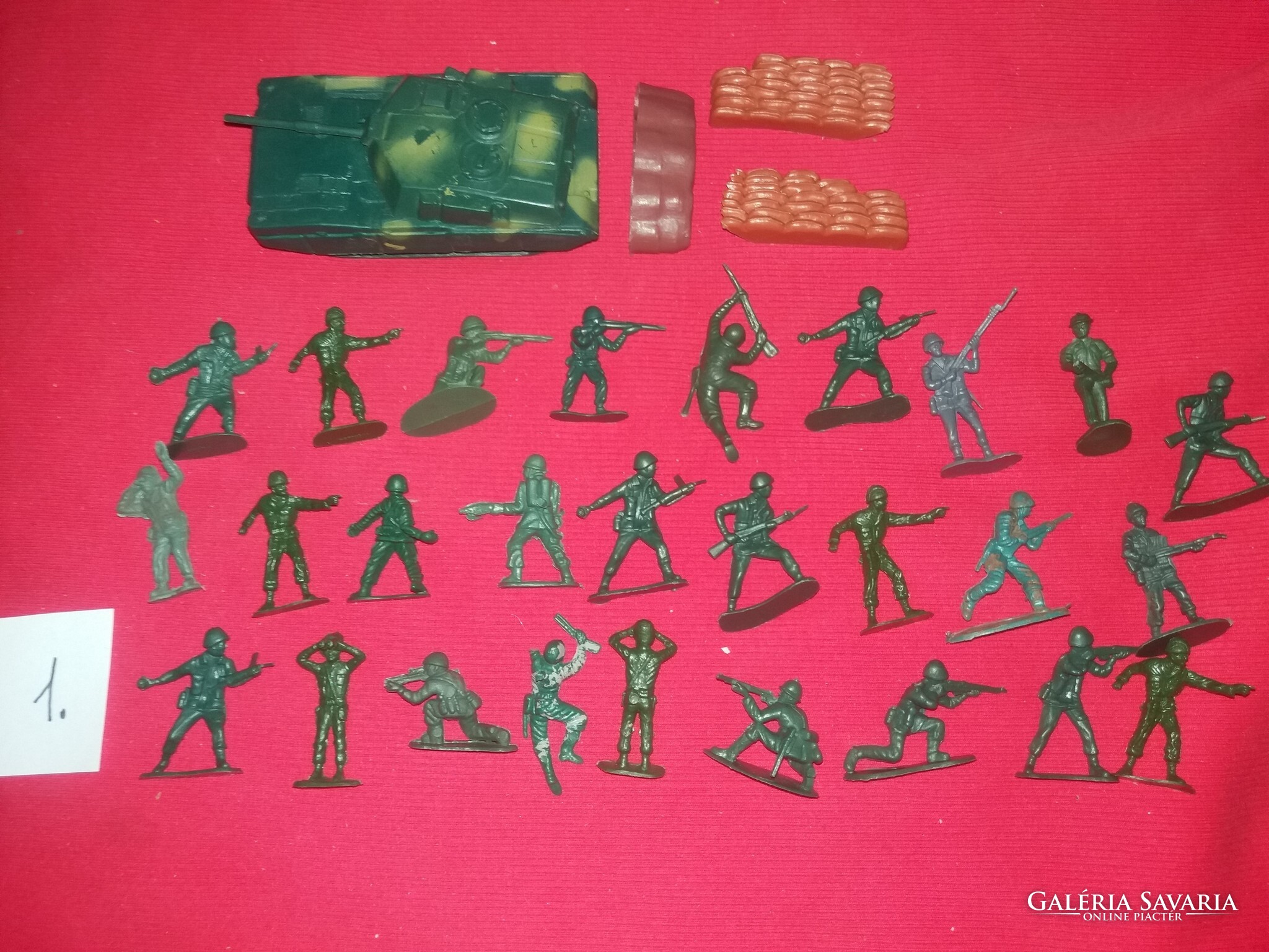 1b2fff7ecd7bac22ac65d23cf4099378-retro-trafikaru-bazararu-muanyag-jatek-katona-katonak-csomagban-egyben-kepek-szerint-1.jpg