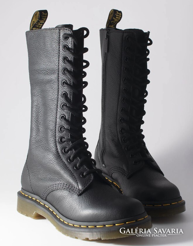 Garnet Furniture Dr Martens 20 Loch MARTENS 1460 8-Eye Patent Boots