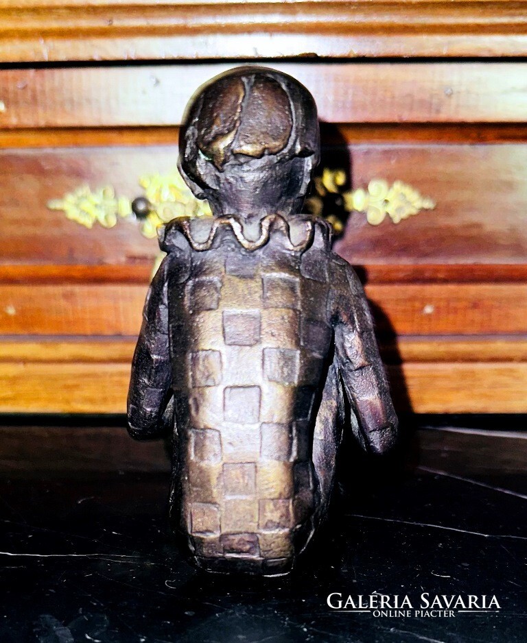 Kutas László (1936-2023) Kuporgó bohóc(bronz kisplasztika