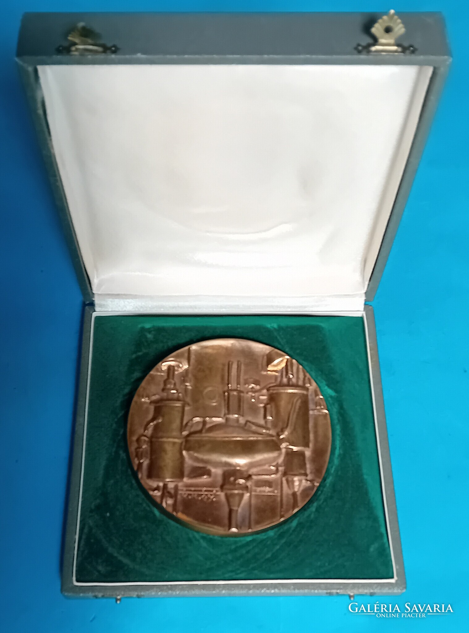 Kiss Kovács Gyula : bronz , 50 éves a balatonfűzfői NITROKÉMIA