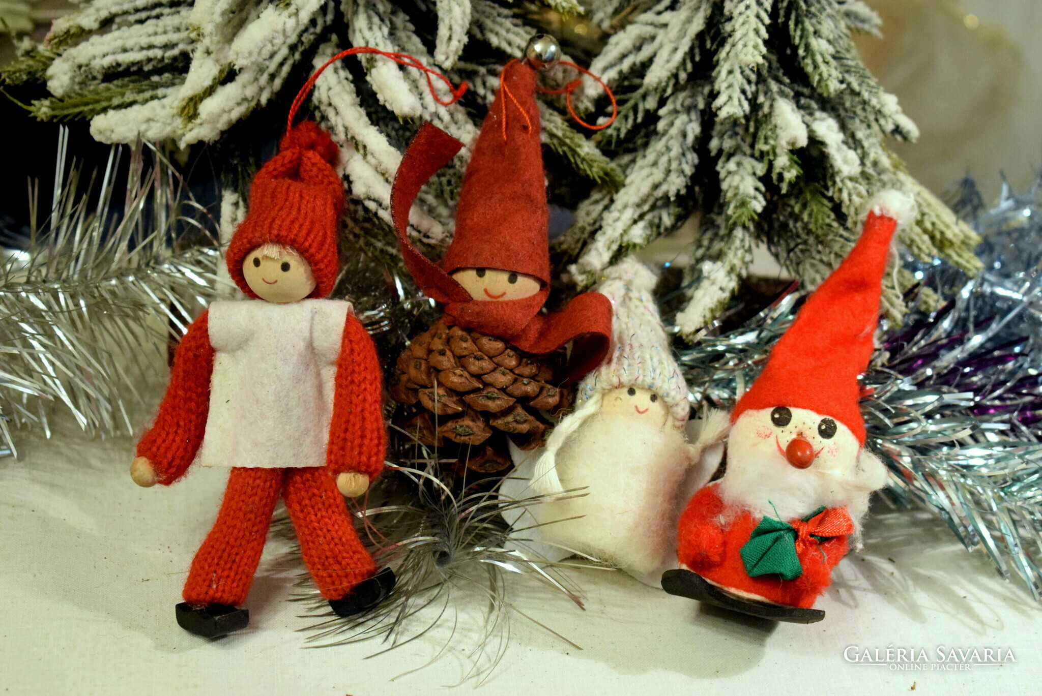 8 darab Retro toboz, vatta, csengettyűs filc manó mikulás angyalka ...