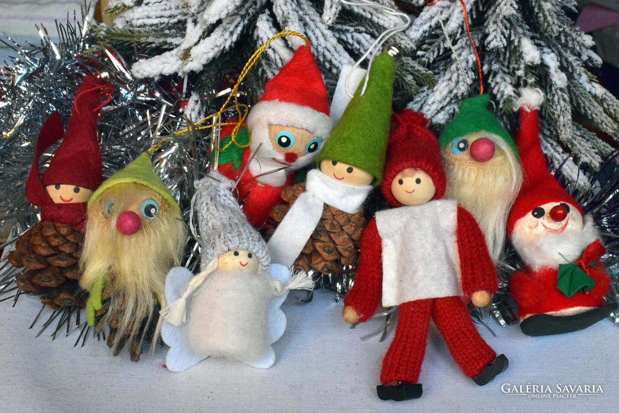 8 darab Retro toboz, vatta, csengettyűs filc manó mikulás angyalka ...