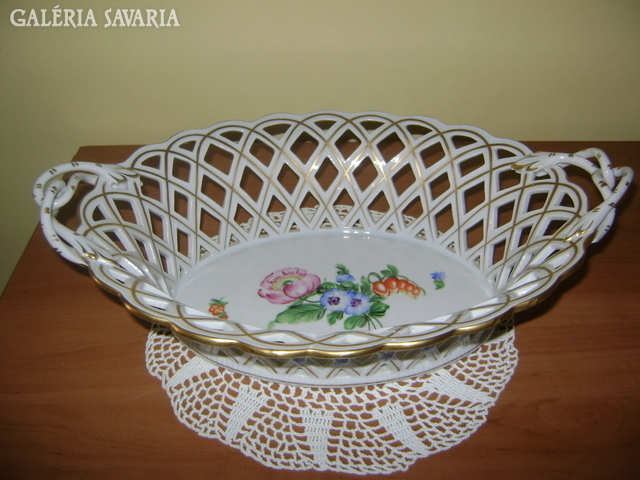 Openwork tray with floral pattern from Herend