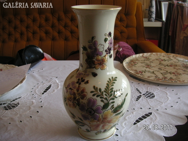 Zsolnay váza , kidomborodó  kézi festés  , gyönyörű, vitrin darab  . 26 cm