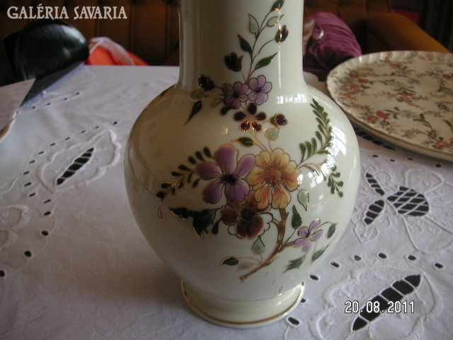 Zsolnay váza , kidomborodó  kézi festés  , gyönyörű, vitrin darab  . 26 cm