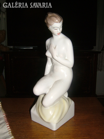 Large nude woman - raven house nude