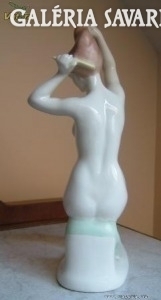 Aquincumi is a large nude combing woman