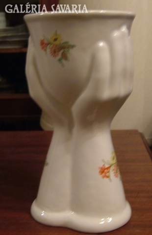 Különleges alakú jelzett váza