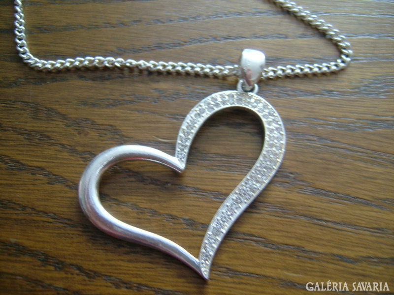 Necklace with jeweled heart