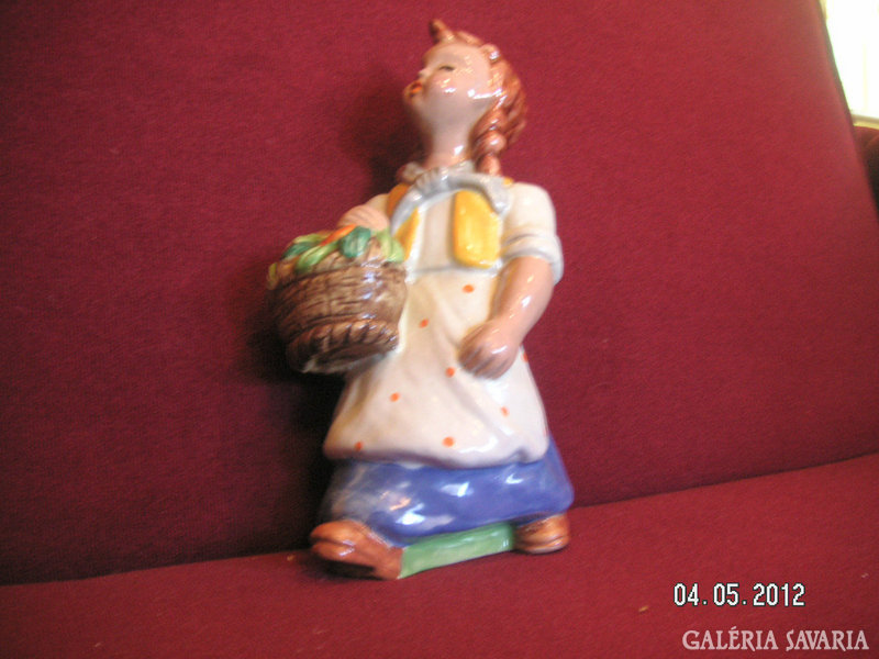 Hops ceramics, the girl with the jeweller's shop, 24 cm