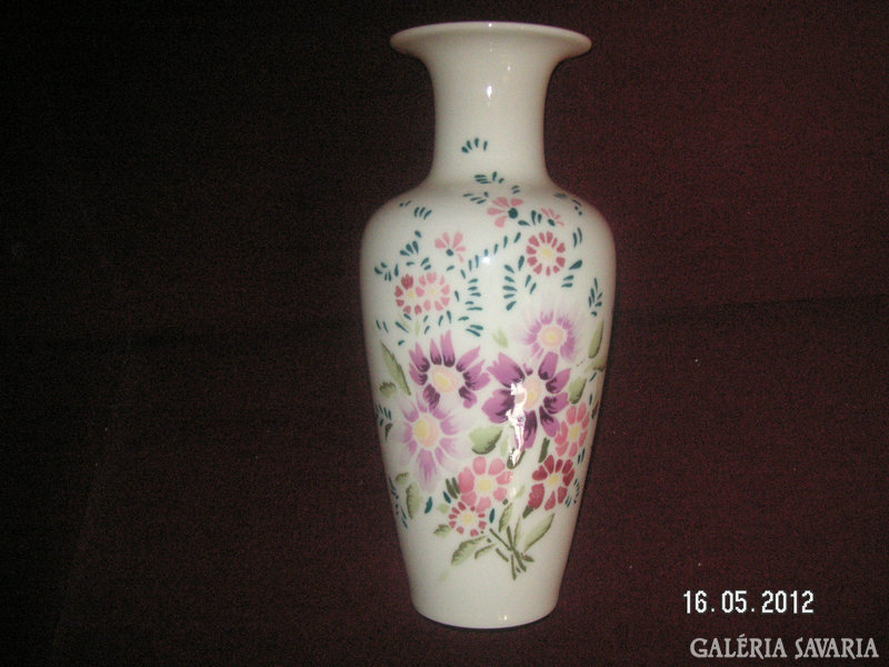 Zsolnay  , kézzel festett  váza , 28 cm  , szép állapot ,  eladó  !
