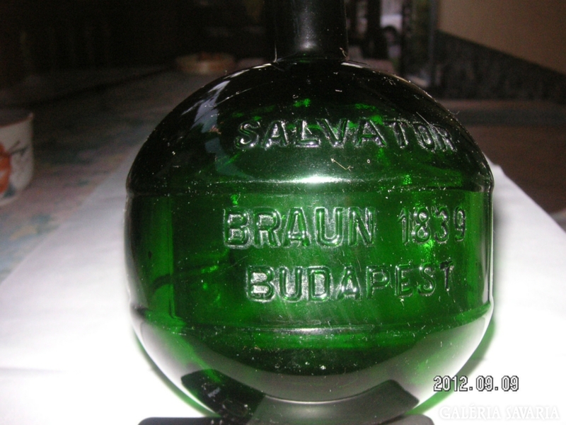 Glass labeled Salvator, diameter 13.5 cm, height 18.5 cm