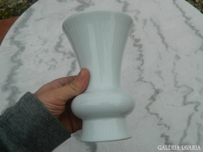 Fehér bordázott Bavaria Bareuther váza 