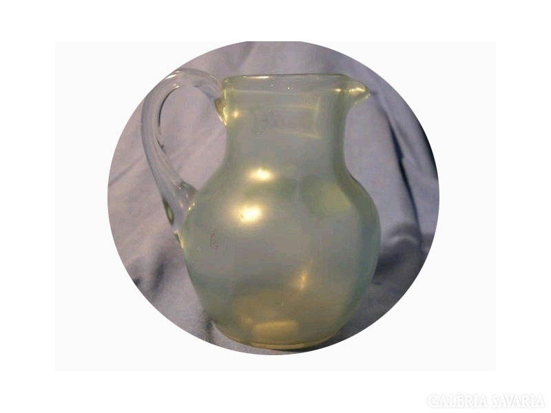 AC85 R5 Antik üveg kis váza