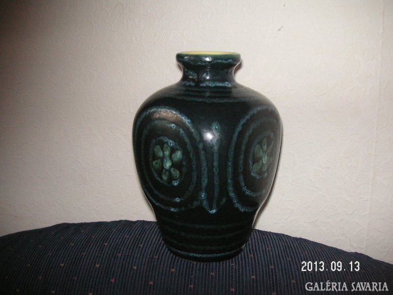 Modern, judged ceramic, 21 cm high, in good condition. Probably cucumber
