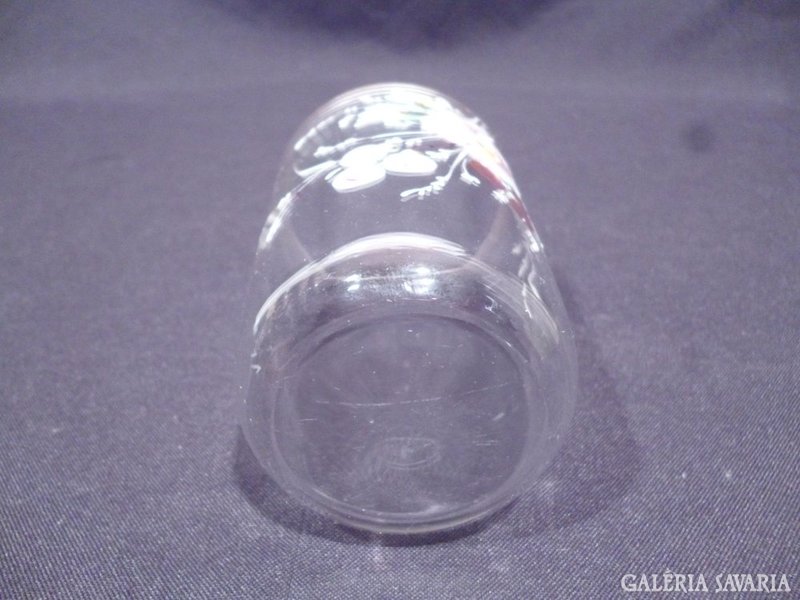 5103 Régi virágdíszes üveg kúrapohár 10,5 cm