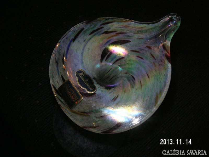 Művészi üvegváza a világhirű  Austen Glaskunst műhelyéből. Nagyon tetszetős kézimunka. A váza a sziv