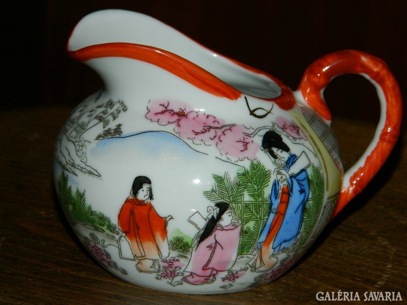 Japanese - hand painted - creamy geisha pouring