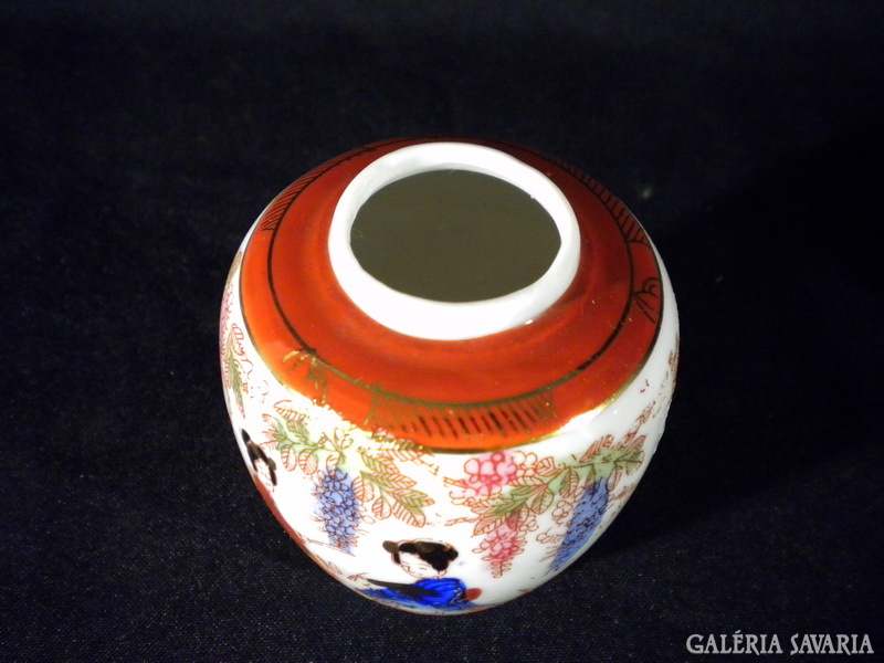 R366 G3 Kisméretű keleti porcelán váza