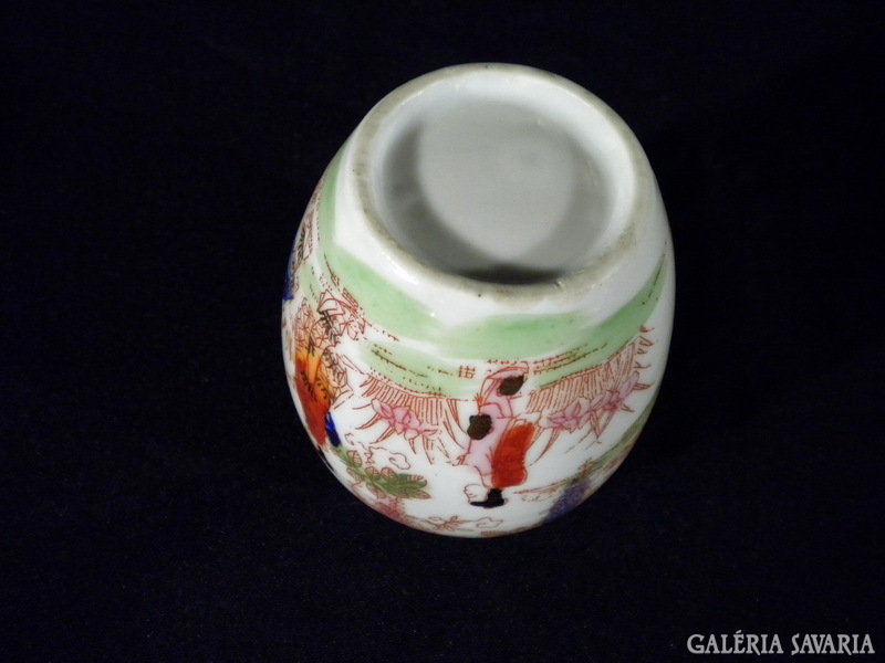 R366 G3 Kisméretű keleti porcelán váza