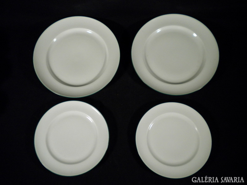 U152 A4 Zöld szegélyes porcelán tányér 4 db