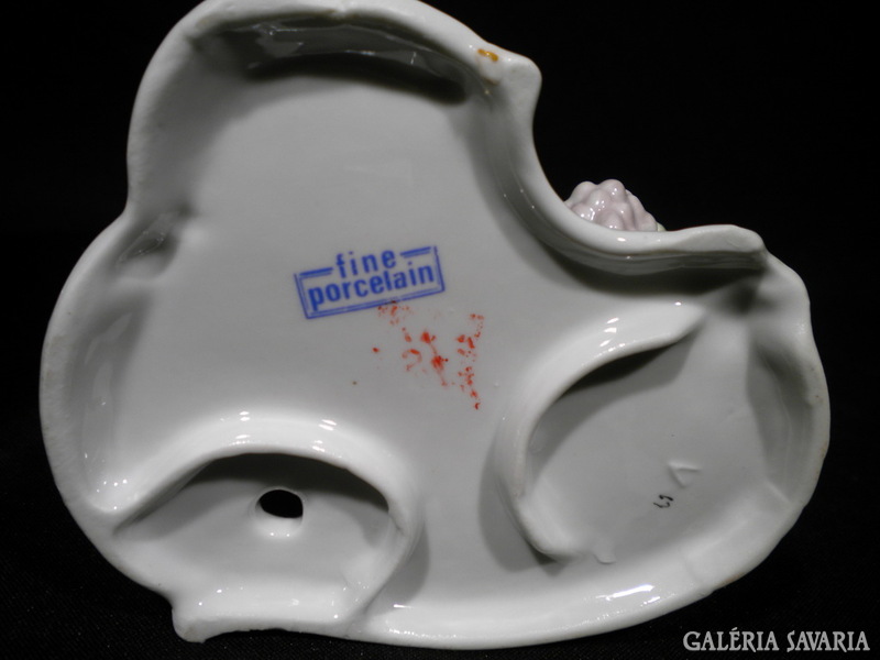 V468 G4 Porcelán szőlőevő kisfiú