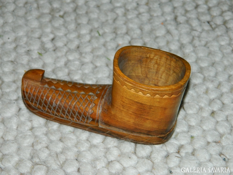 FAPAPUCS - gazdagon faragott díszes fa cipő