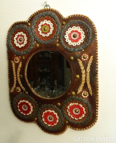 Ca. 80-100 éves álomszép bőrkeretes fali tükör