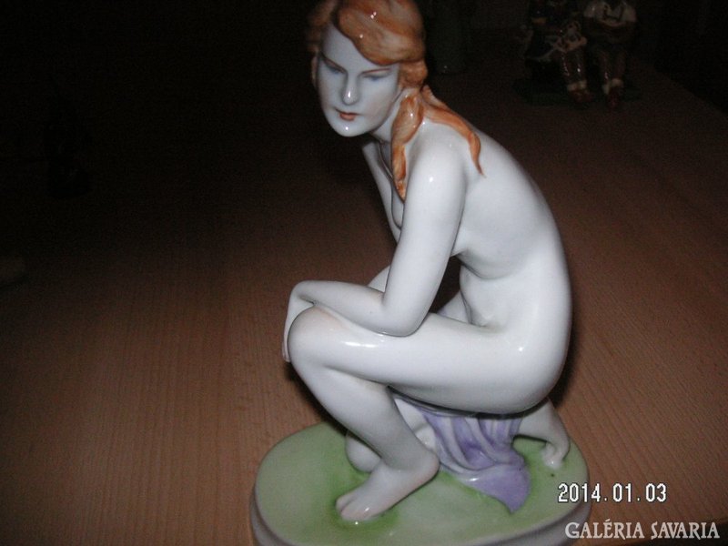 Zsolnay, kneeling nude