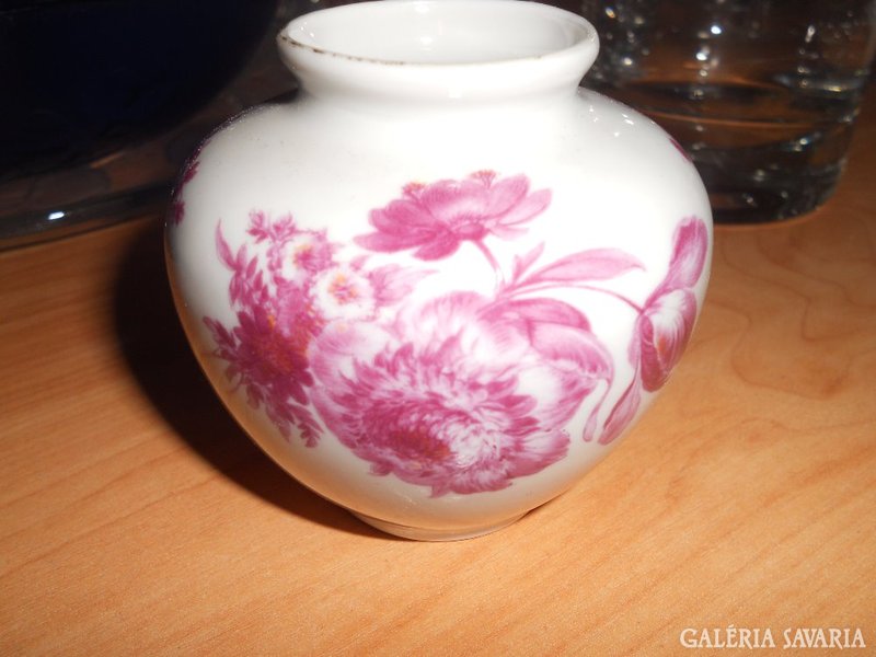 Porcelán kicsi váza
