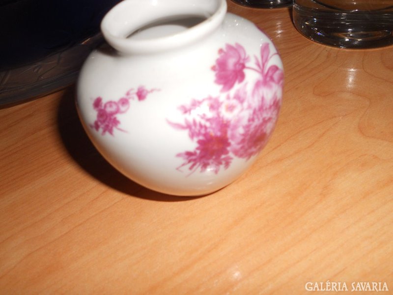 Porcelán kicsi váza