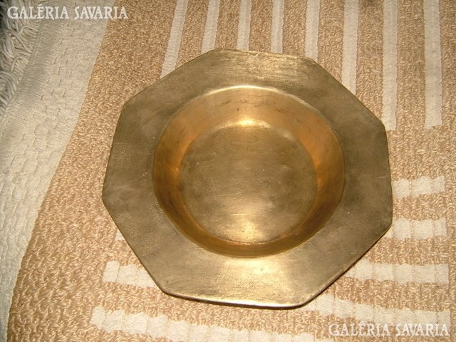 A large -marked- heavy serving bowl